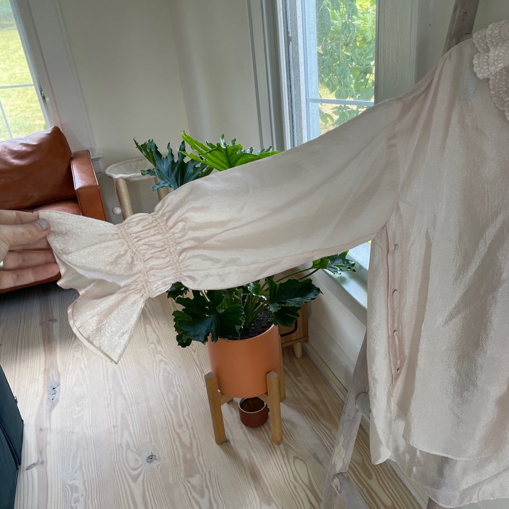 STINE GOYA Cream Blouse with Ruffled Collar - Picture 8 of 13